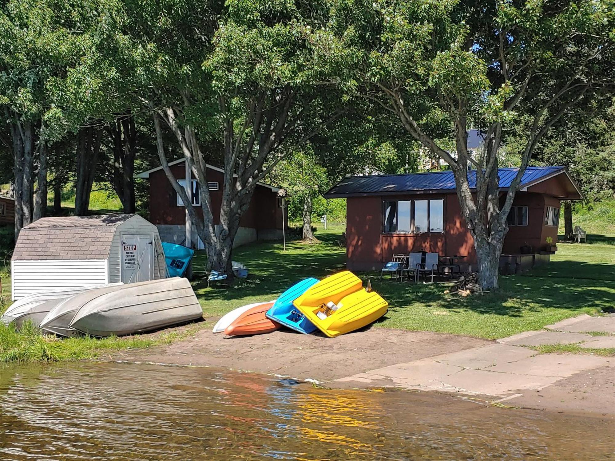 Lakeshore Motel Ice Lake Iron River Esterno foto